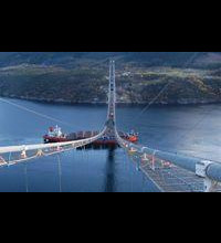 Gelenklager sichern 1300 m lange Hängebrücke über Hardangerfjord