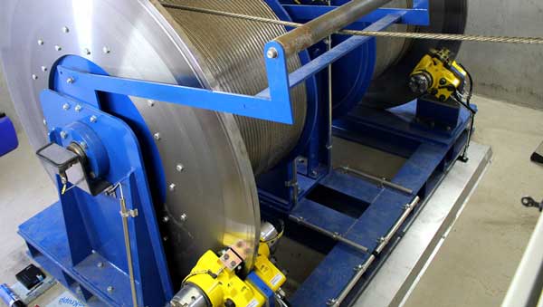 Zwei federbetätigte und hydraulisch gelüftete Scheibenbremsen bilden das Sicherheits- bzw. Notstoppsystem der Wie-Li-Anlage. Sie entfalten Klemmkräfte von bis zu 40 kN. ringspann50117