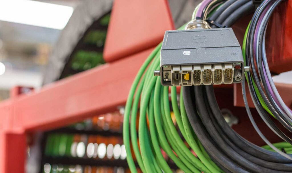 Harting Igus Stecker Energiekette Connectivity