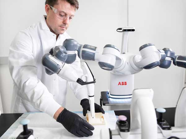 ABB Laborroboter Krankenhaus