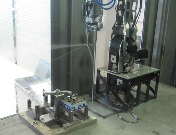 Igus Roboterarm Ecoclean