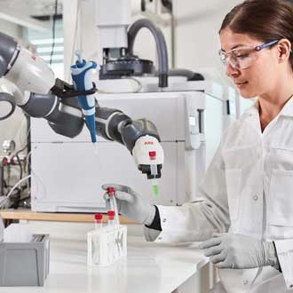 KI Laborroboter ABB